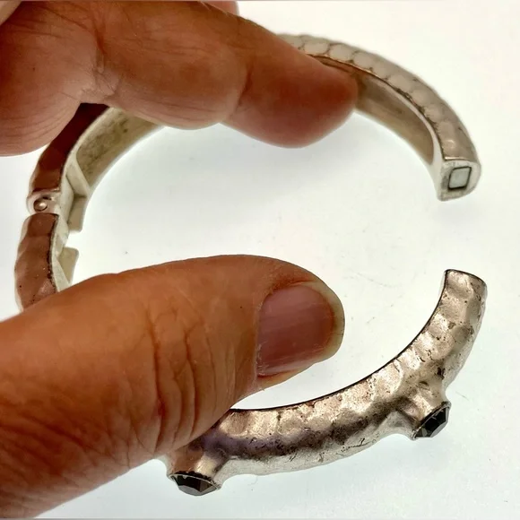 VTG Matte Silver Tone Hammered Design Hinged Bracelet Faceted Amethyst Crystals - Picture 4 of 9